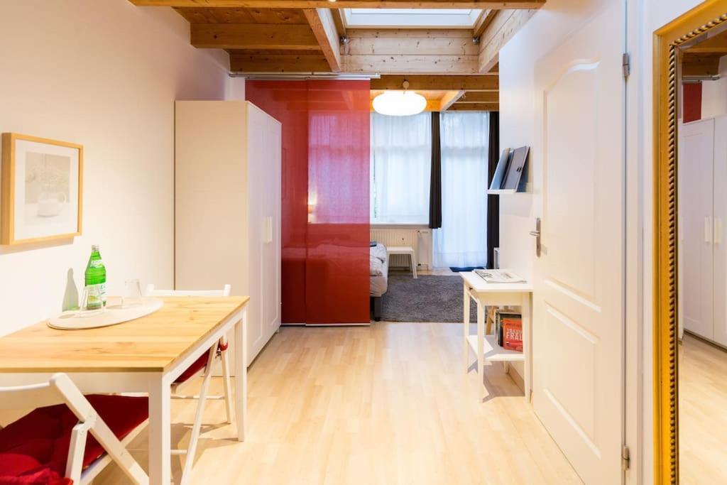 Apartment Wilhelmstr Fuer Bis Zu 3 Personen Brühl Esterno foto